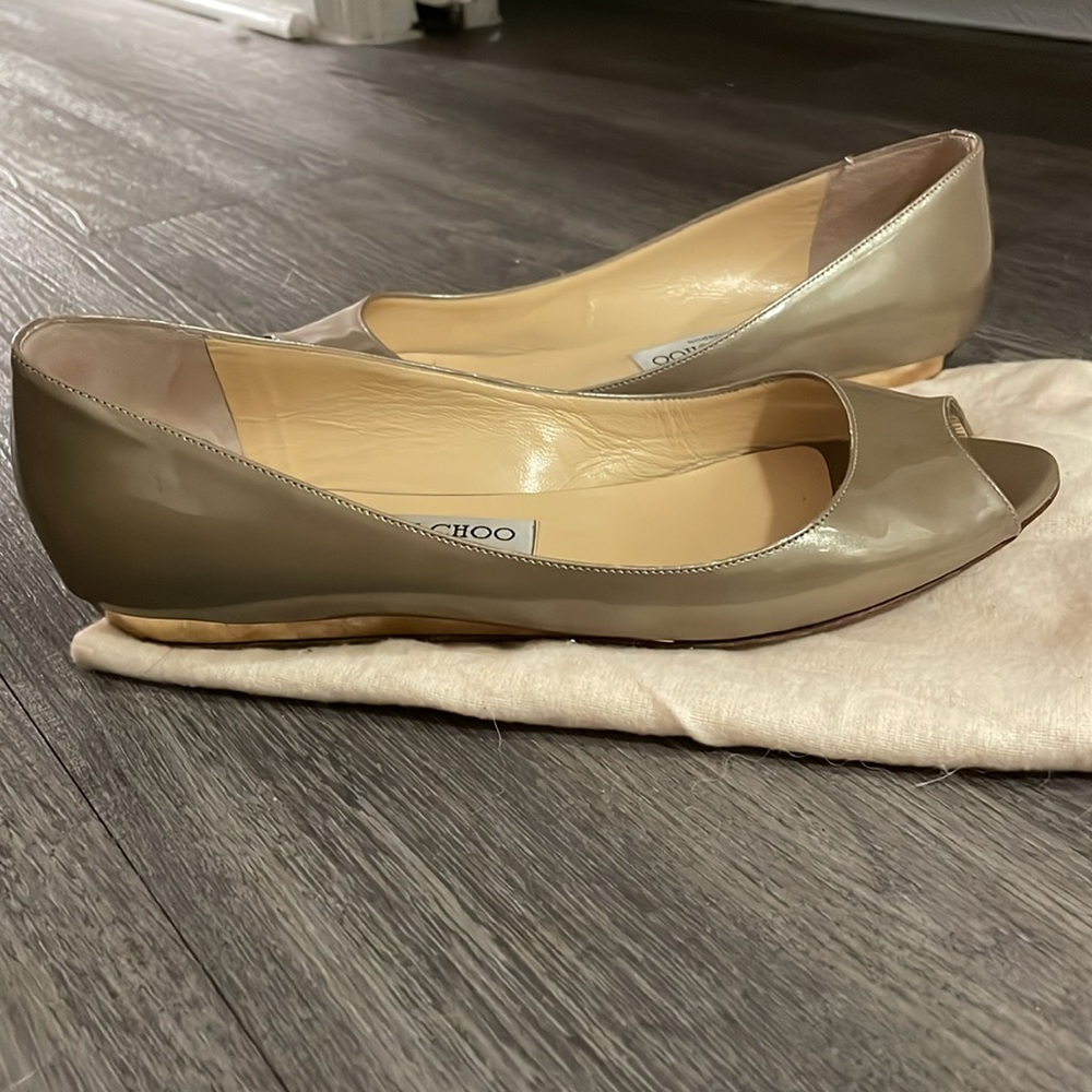 Jimmy Choo Beck Peep Toe Flat Khaki Metallic Patent Leather Gold Enamel Heel - Picture 6 of 16